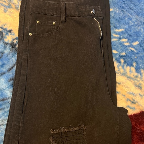 Jean with a split on the side of leg - Picture 2 of 8